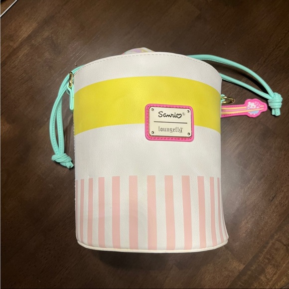 Hello Kitty Sanrio Loungefly Cup O Noodles Bucket bag - Picture 2 of 3